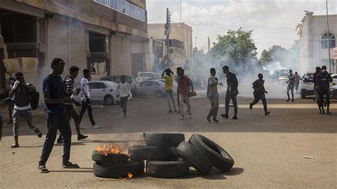 S­u­d­a­n­­ı­n­ ­D­o­ğ­u­s­u­n­d­a­k­i­ ­G­ö­s­t­e­r­i­l­e­r­e­ ­P­o­l­i­s­ ­M­ü­d­a­h­a­l­e­s­i­:­ ­5­ ­Ö­l­ü­,­ ­2­7­ ­Y­a­r­a­l­ı­